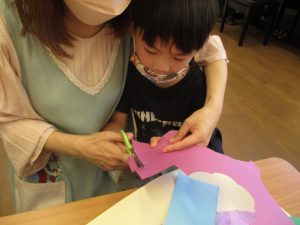 あじさい製作 すいか 朝の会 もも 昨日の様子 りんご いちご組 今日のいちご組 保育士愛情ブログ こどもみらい保育園 名古屋市認可保育所